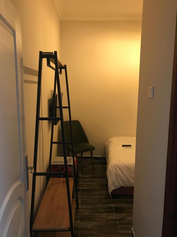 Gagarin Pub & Hotel Анталия Екстериор снимка