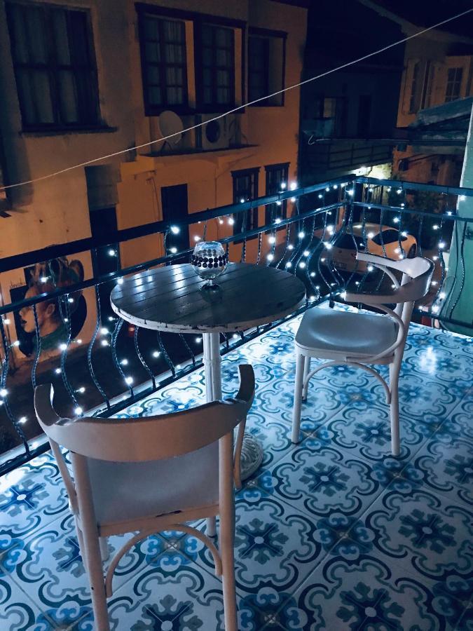 Gagarin Pub & Hotel Анталия Екстериор снимка