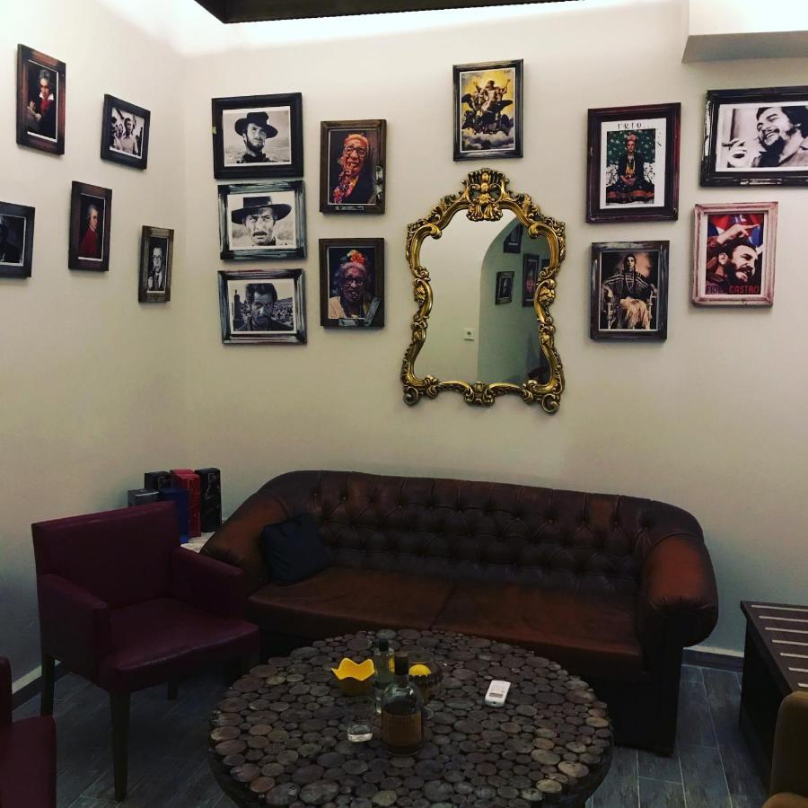 Gagarin Pub & Hotel Анталия Екстериор снимка