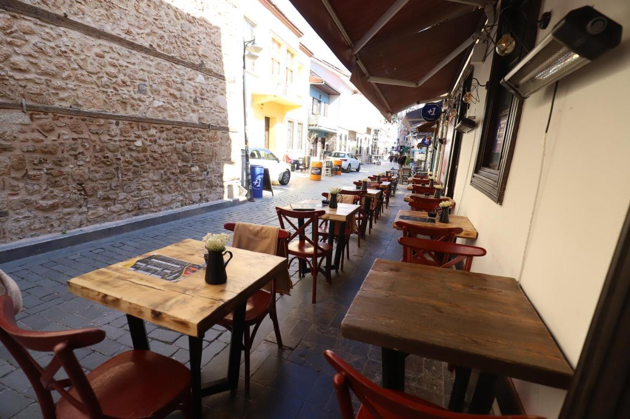 Gagarin Pub & Hotel Анталия Екстериор снимка