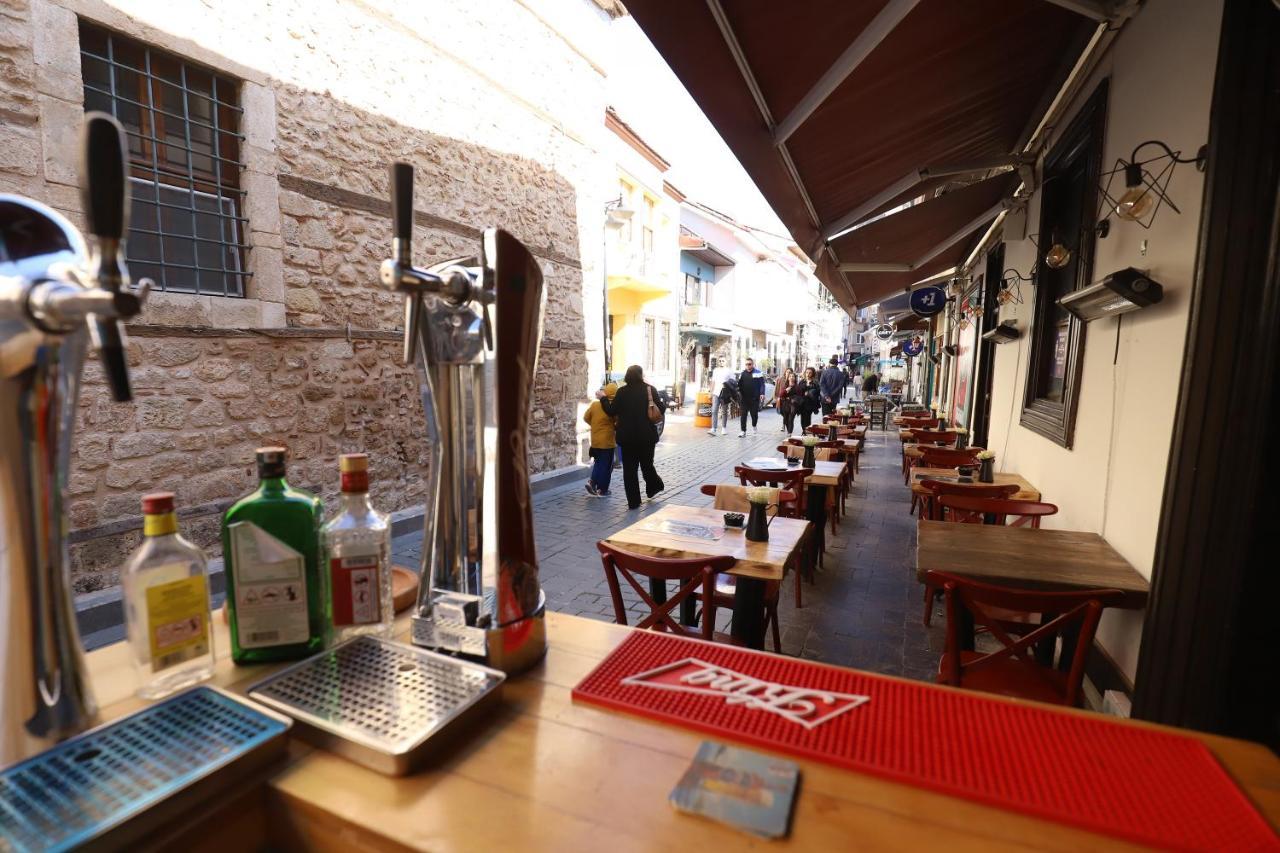 Gagarin Pub & Hotel Анталия Екстериор снимка